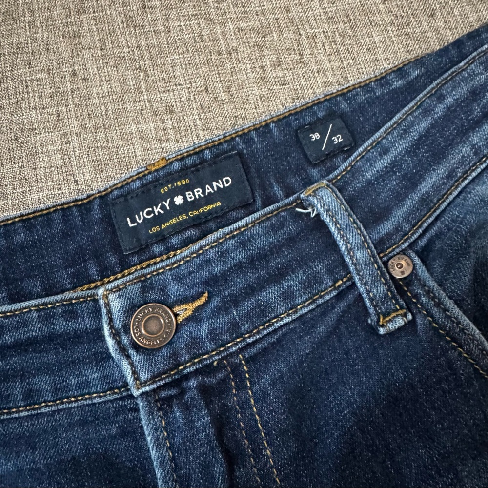 Lucky Brand Men’s Straight Leg Jeans 38x32 Dark Wash | Classic Denim - Picture 4 of 12